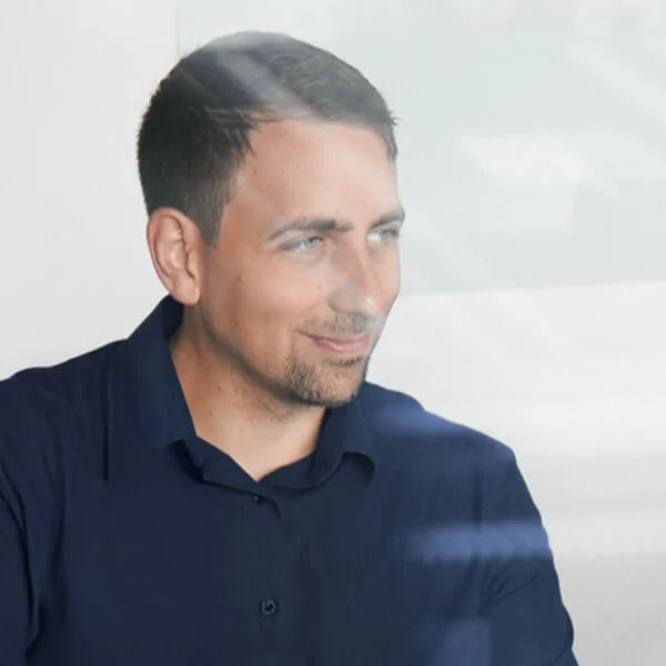 Experten führen Beratungsgespräch zu e-Shelf Labels im Rahmen eines Store Visits