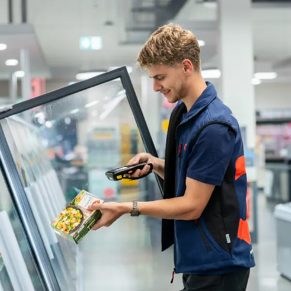 Inventurhardware Inventurscanner Mitarbeiter Supermarkt