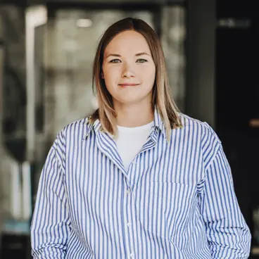 Nina-Christin Gebken, HR-Managerin bei OMS Retail, spricht über Unternehmenskultur, Werte und individuelle Lösungen für Mitarbeitende.