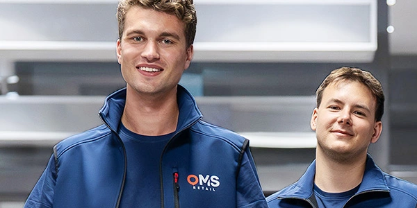 Service-Team beim Vor-Ort-Besuch zur Analyse für elektronische Preisschilder