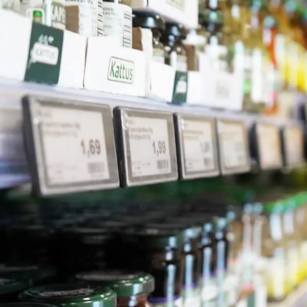 Elektronische Preisschilder im Supermarktregal – gesetzeskonforme Preisangabe gemäß PAngV dank automatisierter Preisauszeichnung