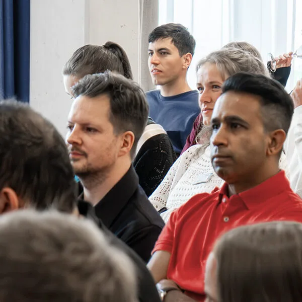 Schulung von Mitarbeitenden durch die OMS Retail Academy – digital und vor Ort, mehrsprachig und praxisnah.